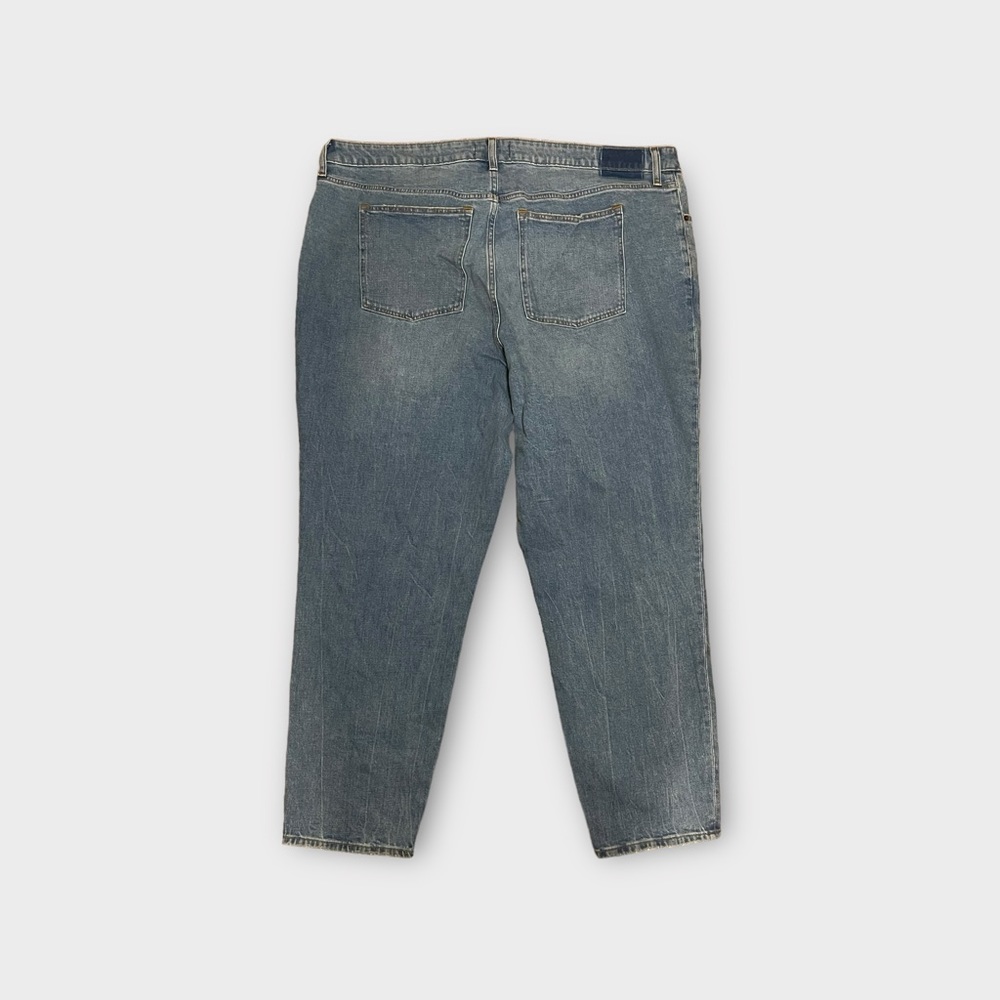 Abercrombie & Fitch Curve Love High Rise The Mom Medium Wash Jeans - Picture 5 of 5